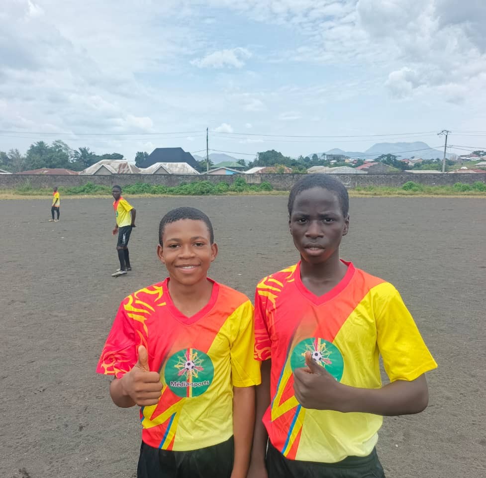 Jeunes footballeurs MGM sur le terrain